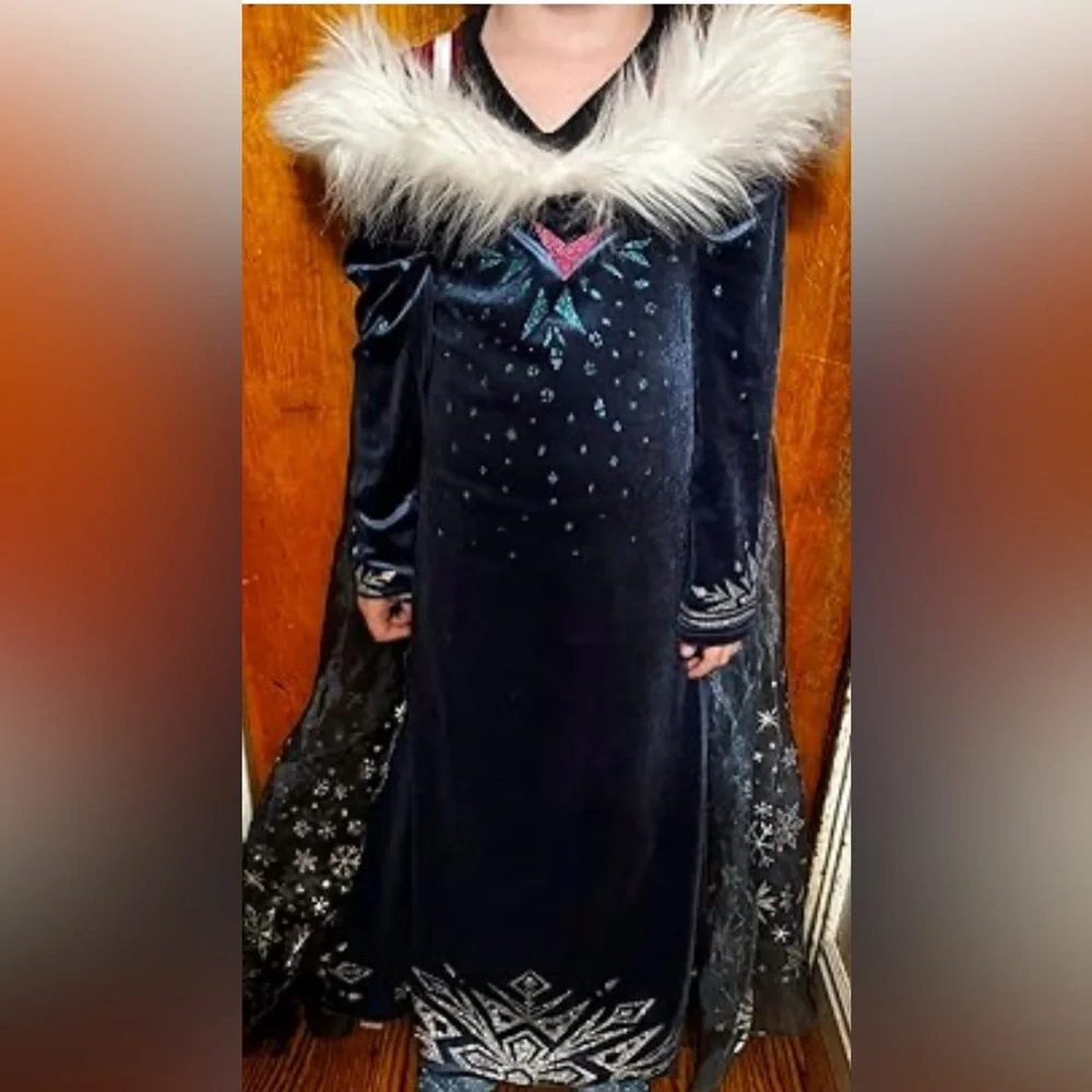 Elsa Frozen 8 (130)costume.Blue velvet gown w/fur collar&sheer cape & a crown.